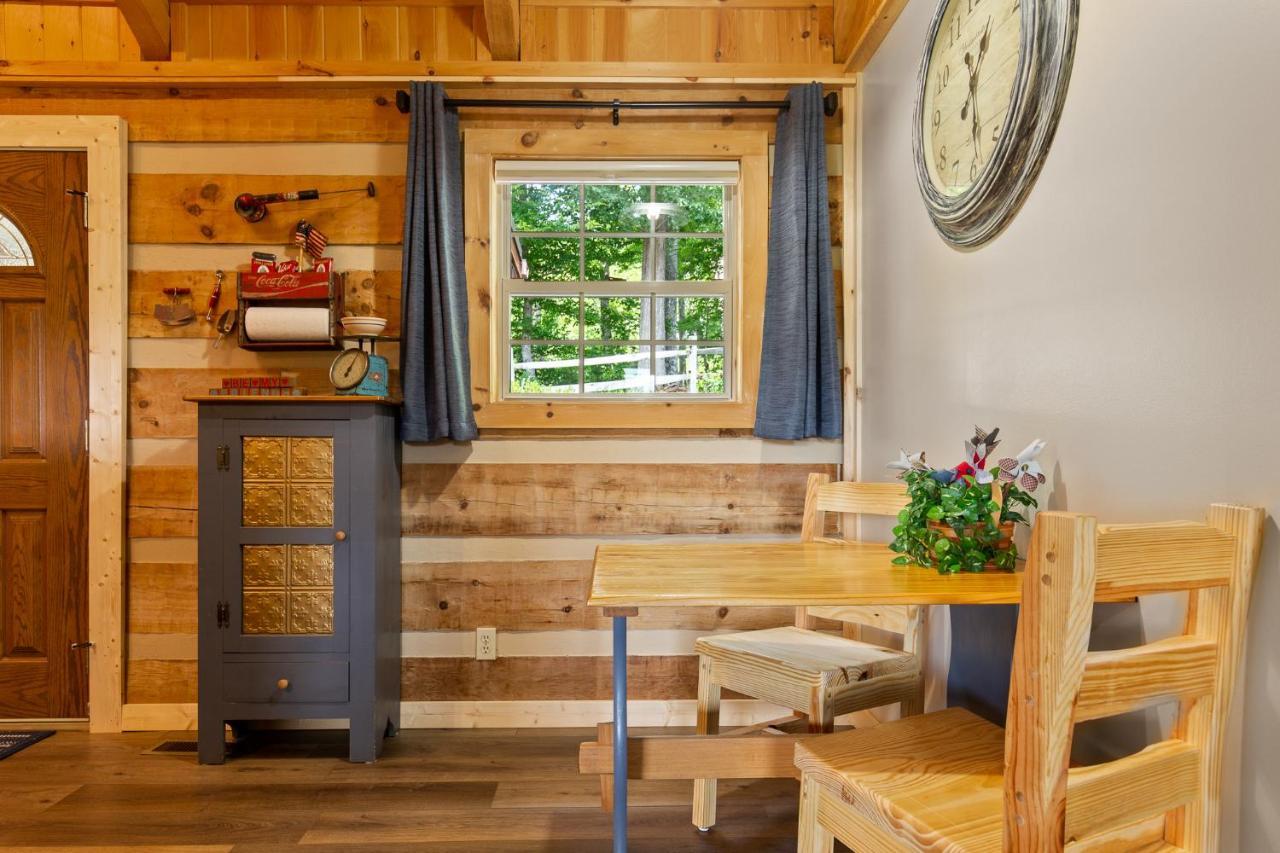 Nestled Inn McCookville Exterior foto